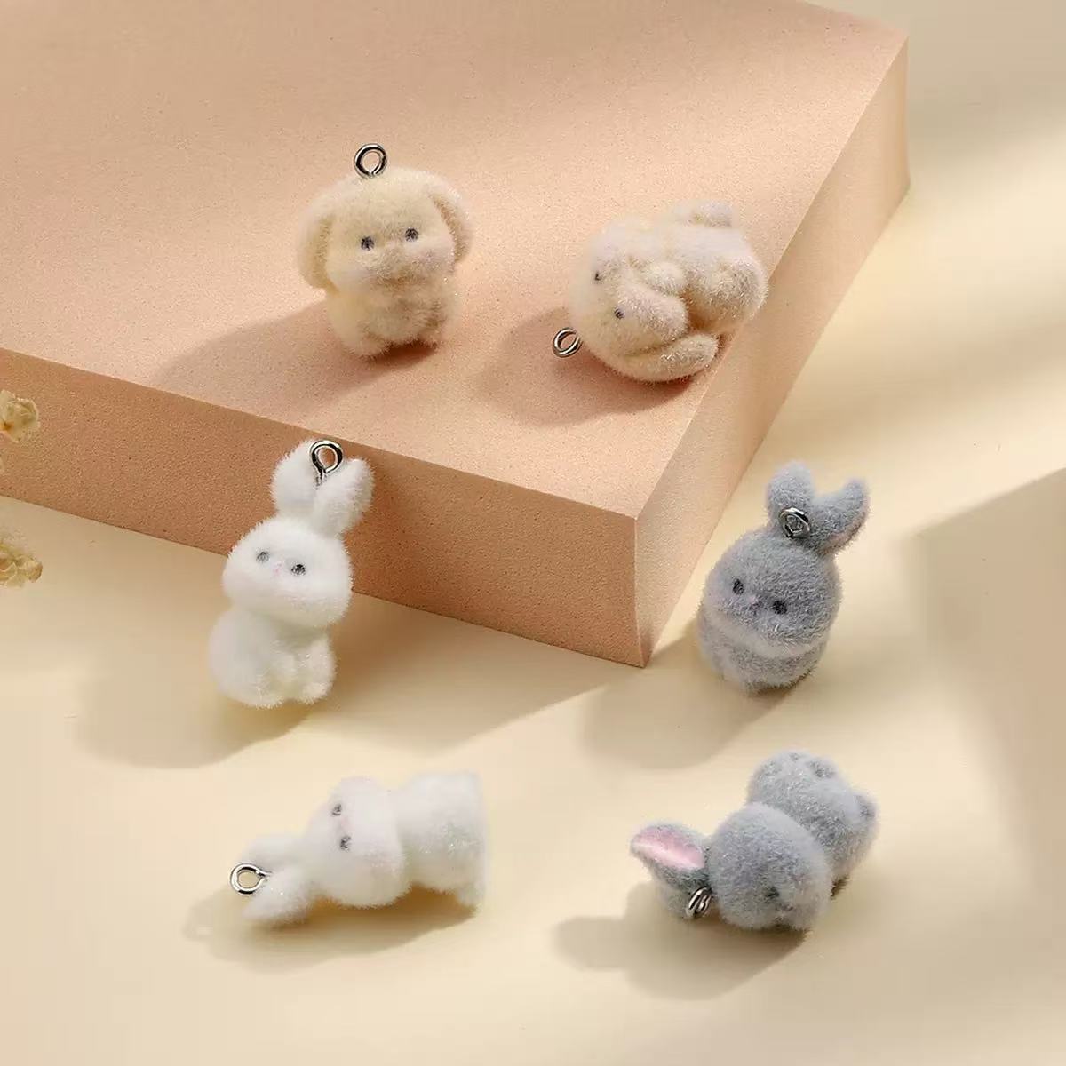 Breloques en résine petit lapi - Phone Accessories Jewelry avis et prix